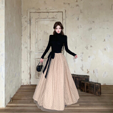 批发实拍 秋冬新款法式赫本风修身长袖黑色连衣裙超大A摆波点<b class='q'>网纱</b><b class='q'>长裙</b>