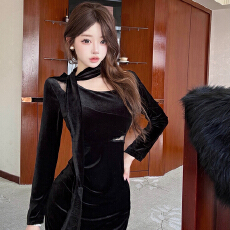 批发实拍 法式小众蕾丝拼接长袖斜肩礼服<b class='q'>裙</b>女高腰修身开叉丝绒连衣<b class='q'>裙</b>