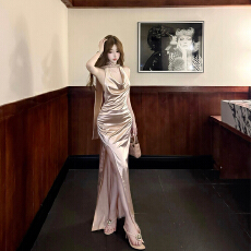 批发实拍 性感纯欲<b class='q'>夜店</b>晚礼服深V领挂脖露背飘带高腰开叉宴会<b class='q'>连衣裙</b>女