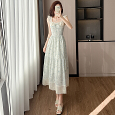 批发法式气质碎花连衣裙子女装夏季2026新款收腰蕾丝花边长裙海边度假