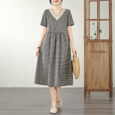 批发复古时尚休闲格子<b class='q'>连衣裙</b>女2026夏季新款V领蕾丝拼接宽松显瘦裙子
