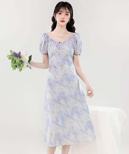보라색 여성 드레스 2026 여름 드레스 새로운 휴가 바람 패션 품격 거품 소매 부서 벨트 측면 칼라 아름다운 치마