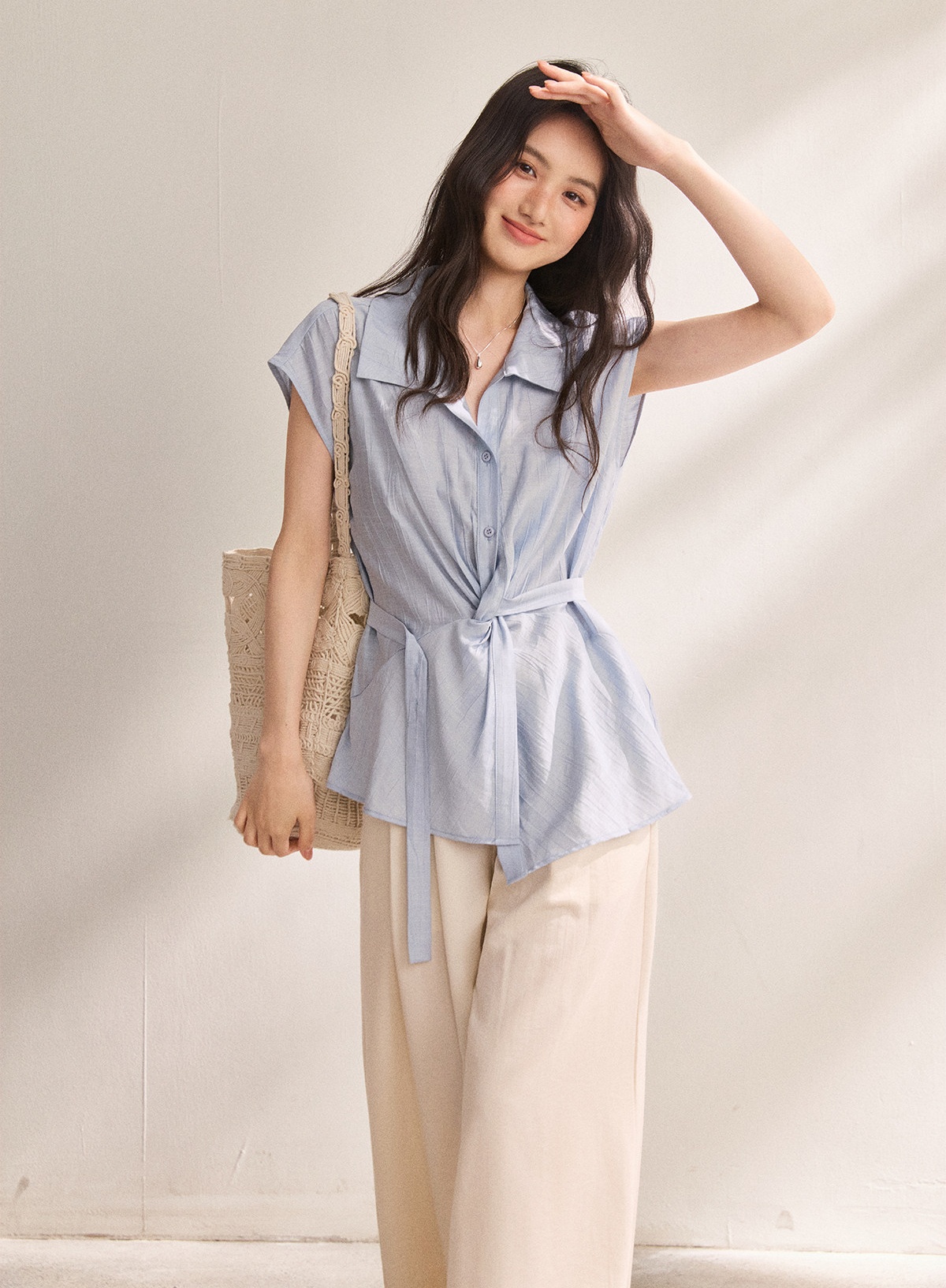 주간 실크 아마 허리 수축 여성 셔츠 2026 여름 새로운 레이스업 디자인 출퇴근 품격 단색 맨위 여성