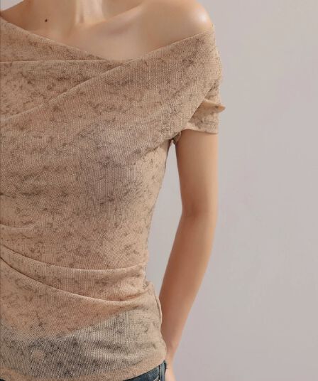 헤일로 염색 프린트 부드러운 바람 비스듬한 어깨 십자가 망사 수신 Pleat 품격 반팔 맨위