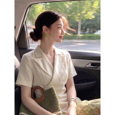 批发韩系通勤风交叉V领<b class='q'>衬衫女</b>夏季翻领高级感减龄洋气收腰气质小上衣