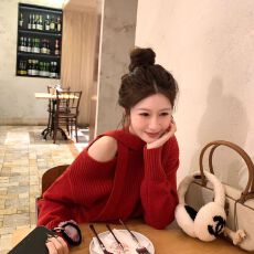 批发微胖mm大码爆款秋冬新款过年红斜肩飘带毛衣氛围<b class='q'>甜美</b>毛织百搭上衣