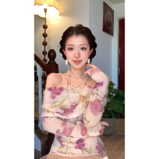 批发早春新款法式贵气感温柔优雅气质洛神玫瑰一字肩印花软糯毛衣