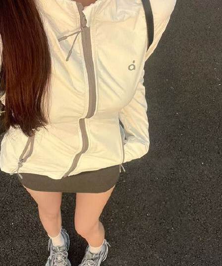 화이트 야외 자외선 차단 의류 여성 여름 새로운 얇고 가벼운 통기성 자외선 차단 복 몸매 가꾸기 스탠드 칼라 운동 바람 얇은 스타일 재킷
