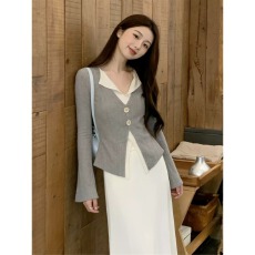 批发韩系穿搭独特漂亮假两件撞色针织上衣女春季设计感掐腰v领<b class='q'>打底衫</b>