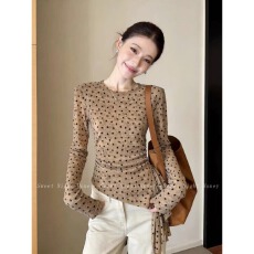 批发2026春季新款设计感不规则收腰波点<b class='q'>长袖</b>上衣女显瘦百搭雪纺<b class='q'>打底衫</b>