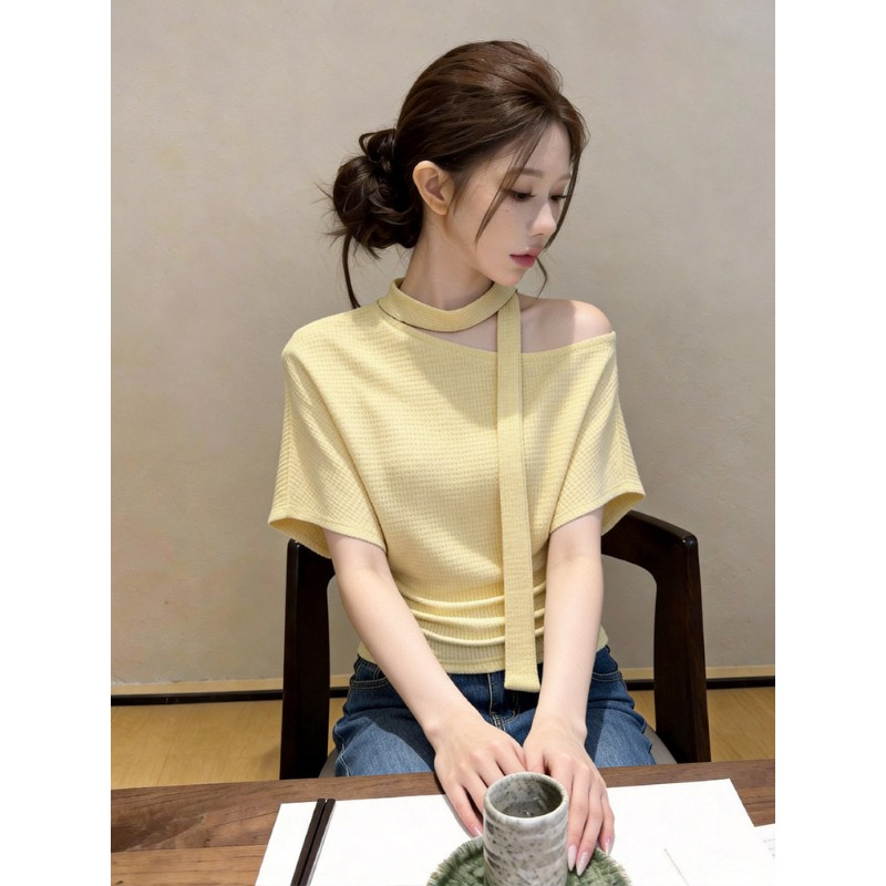 디자인 센스 비스듬한 칼라 레이스업 반팔 티셔츠 여성 여름 2026 새로운 패션 오프숄더 허리 수축 몸매 가꾸기 다용도 맨위