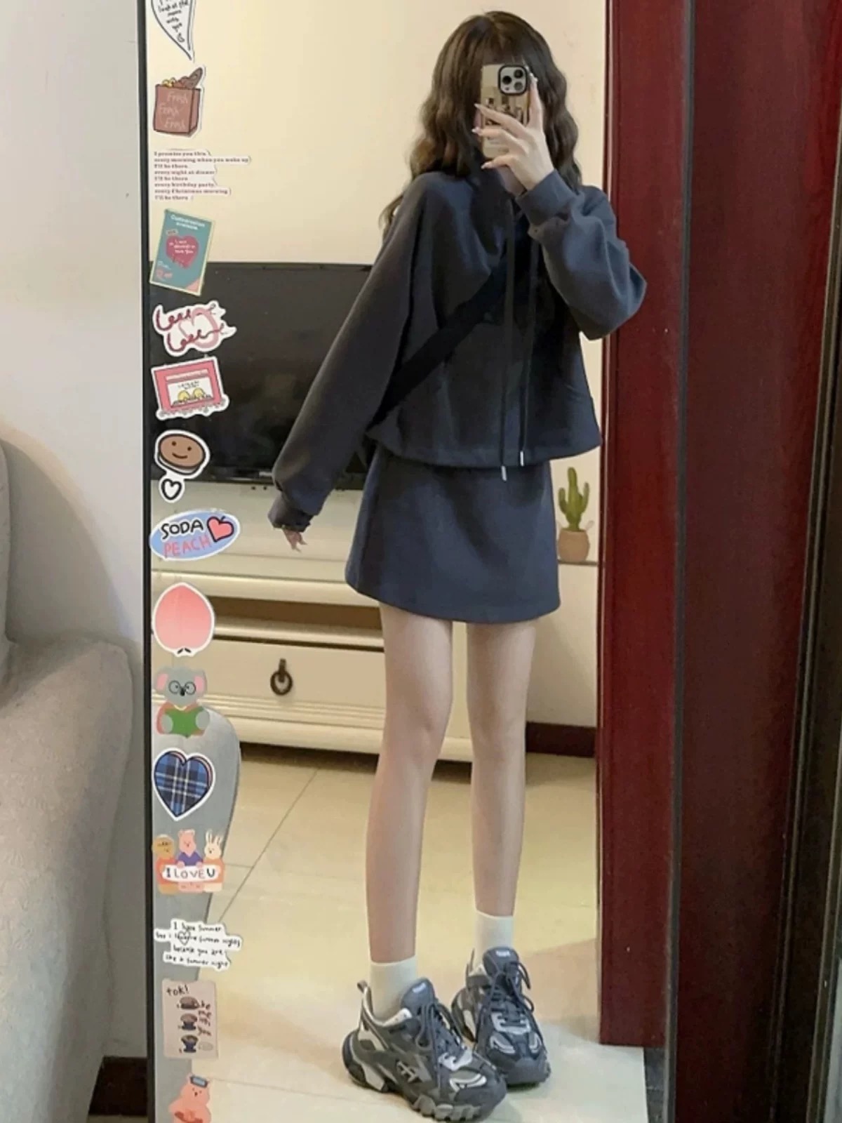 캐주얼 운동복 세트 여성 2025 봄 가을 외국 가스 연령 감소 루즈핏 후드티 미니 스커트 소녀 슬림해 보이는 투피스 세트