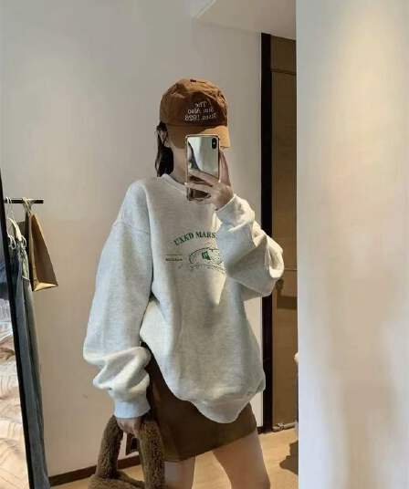 한 부서 느긋한 바람 루즈핏 털이 있는 라운드 넥 후드티 2025 새로운 여성 봄 가을 디자인 센스 프린트 맨위 투피스 세트
