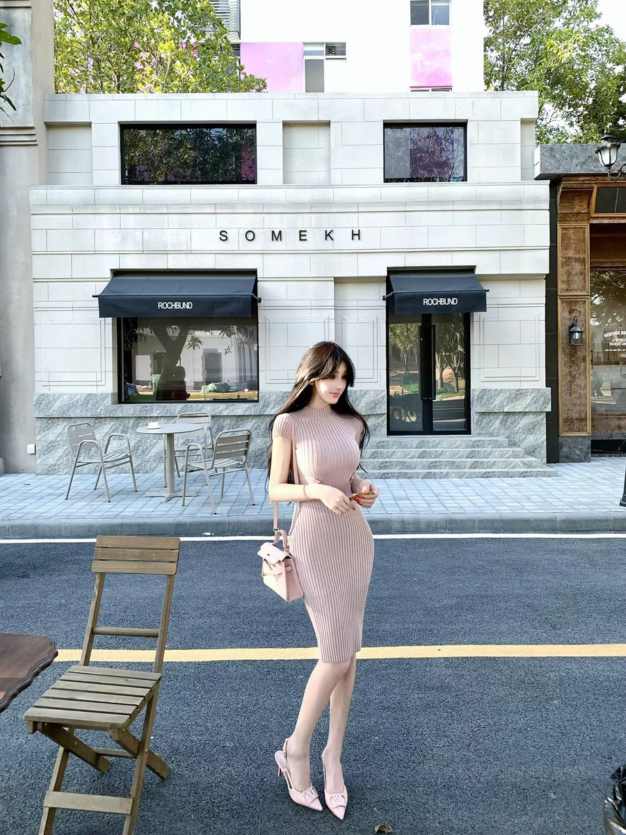 ww 맞춤 캐러멜 밀크 티 반하이넥 반팔 몸매 가꾸기 니트 여성 드레스 봄 허리 수축 타이트 스커트 치마