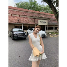 批发Wuuus【阿尔法】褶皱泡泡纱裙摆 黑色V领针织<b class='q'>连衣裙</b>女荷叶鱼尾裙