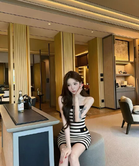 m900 작은 샤넬 스타일 스트라이프 튜브탑 여성 드레스 2026 여름 새로운 섹시함 핫걸 품격 타이트 스커트