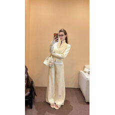 批发韩版秋冬2026新款洋气百搭显瘦高领设计感毛衣+休闲长裤套<b class='q'>装</b><b class='q'>女</b>