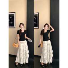 批发实拍~大码夏季氛围感短袖<b class='q'>T</b><b class='q'>恤</b>上衣波点不规则半身长裙两件套装女