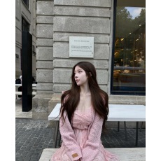 批发软糯桃粉蕾丝设计感气质无袖吊带连衣裙女春秋女