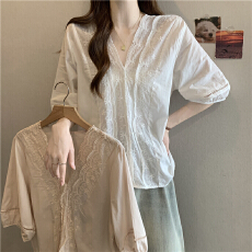 批发法式缕空白色蕾丝花边v领短袖<b class='q'>衬衫</b>女夏季大码胖mm显瘦巨好看上衣