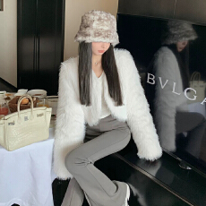批发韩国秋冬季加厚超短仿狐狸毛皮草外套女气质名媛甜美时尚毛绒上衣