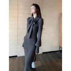 批发灰色蝴蝶结针织包臀<b class='q'>连衣裙</b>女秋冬巨好看轻熟修身打底长裙2026新款