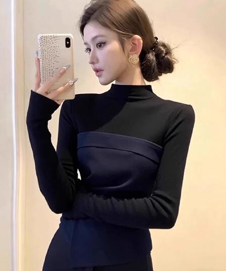 배색 패치워크 페이크 레이어드 긴팔 티셔츠 여성 2025 겨울 새로운 몸매 가꾸기 불규칙 반하이넥 만나는 맨위