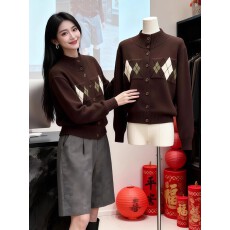 批发韩系复古气质菱格休闲毛衣女装2026春季新款贵气感小众咖色<b class='q'>针织衫</b>