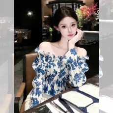 批发夏天法式别致<b class='q'>一字肩</b><b class='q'>上衣</b>女春装新款碎花衬衣chic露肩长袖甜美衬衫