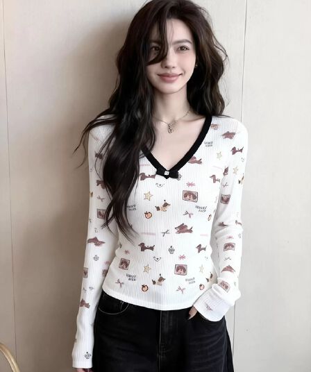 프랑스식 고급 센스 긍정적 인 어깨 꽃무늬 V넥 긴팔 티셔츠 여성 봄 순수한 욕망 핫걸 바람 섹시함 인사이드 가져 가라. 쇼트 스타일 맨위