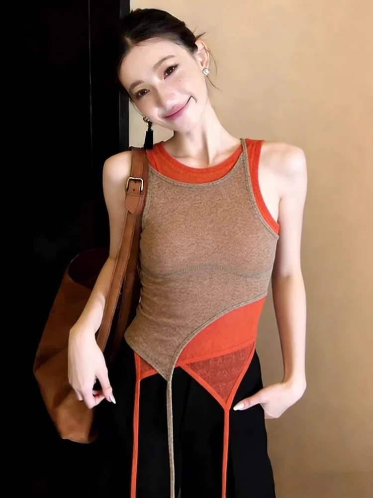 섹시함 달콤한 핫걸 배색 패치워크 캐미솔 디자인 센스 봄 몸매 가꾸기 슬림해 보이는 페이크 레이어드 민소매 맨위