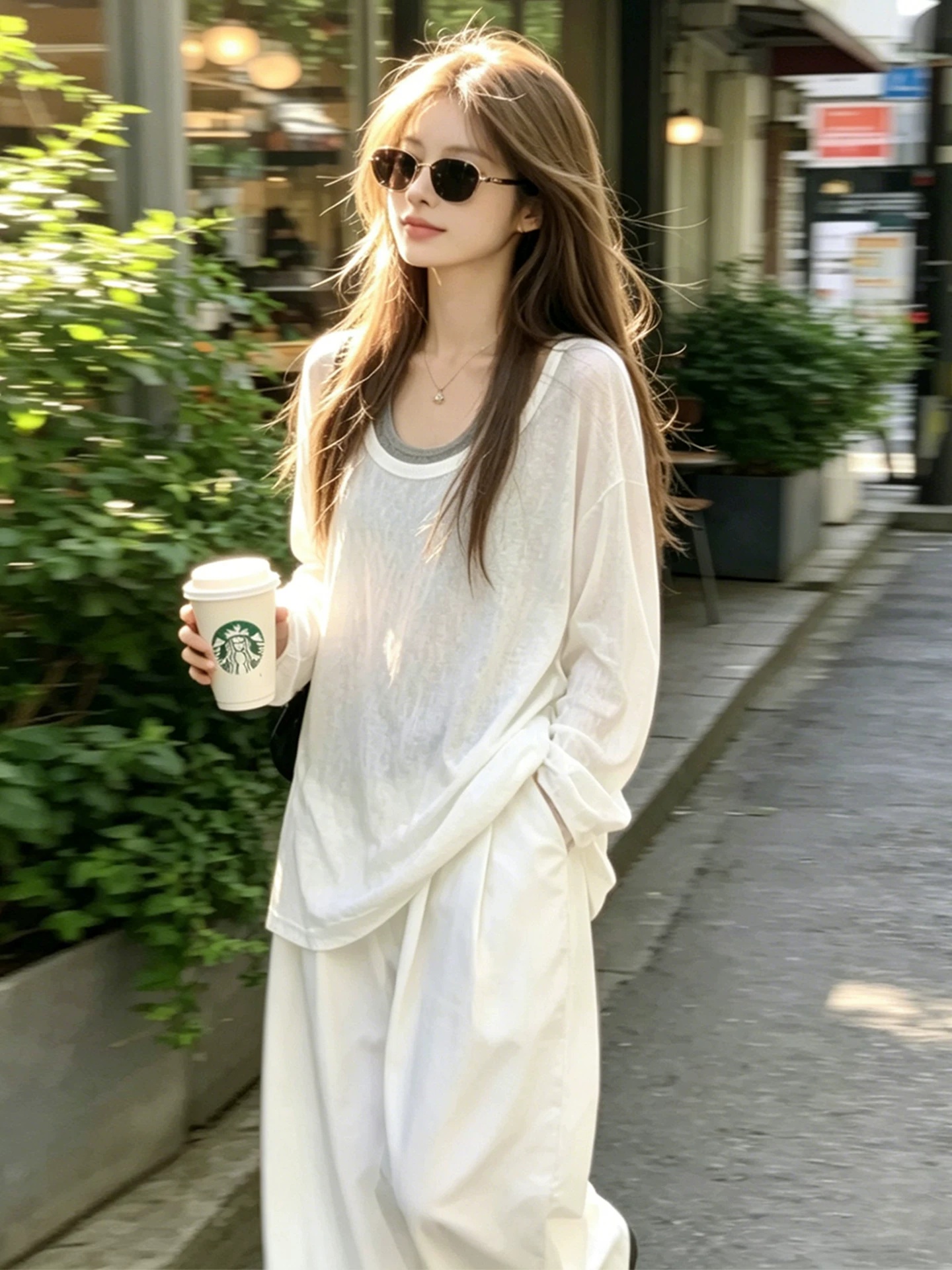 화이트 페이크 레이어드 u 칼라 미니멀리즘 루즈핏 긴팔 티셔츠 여성 2026 여름 자이언트 잘 생긴 느긋한 바람 다용도 맨위