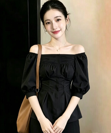 한 부서 핫걸 품격 오프숄더 검정색 셔츠 여성 의류 2026 새로운 자이언트 잘 생긴 다용도 몸매 가꾸기 맨위
