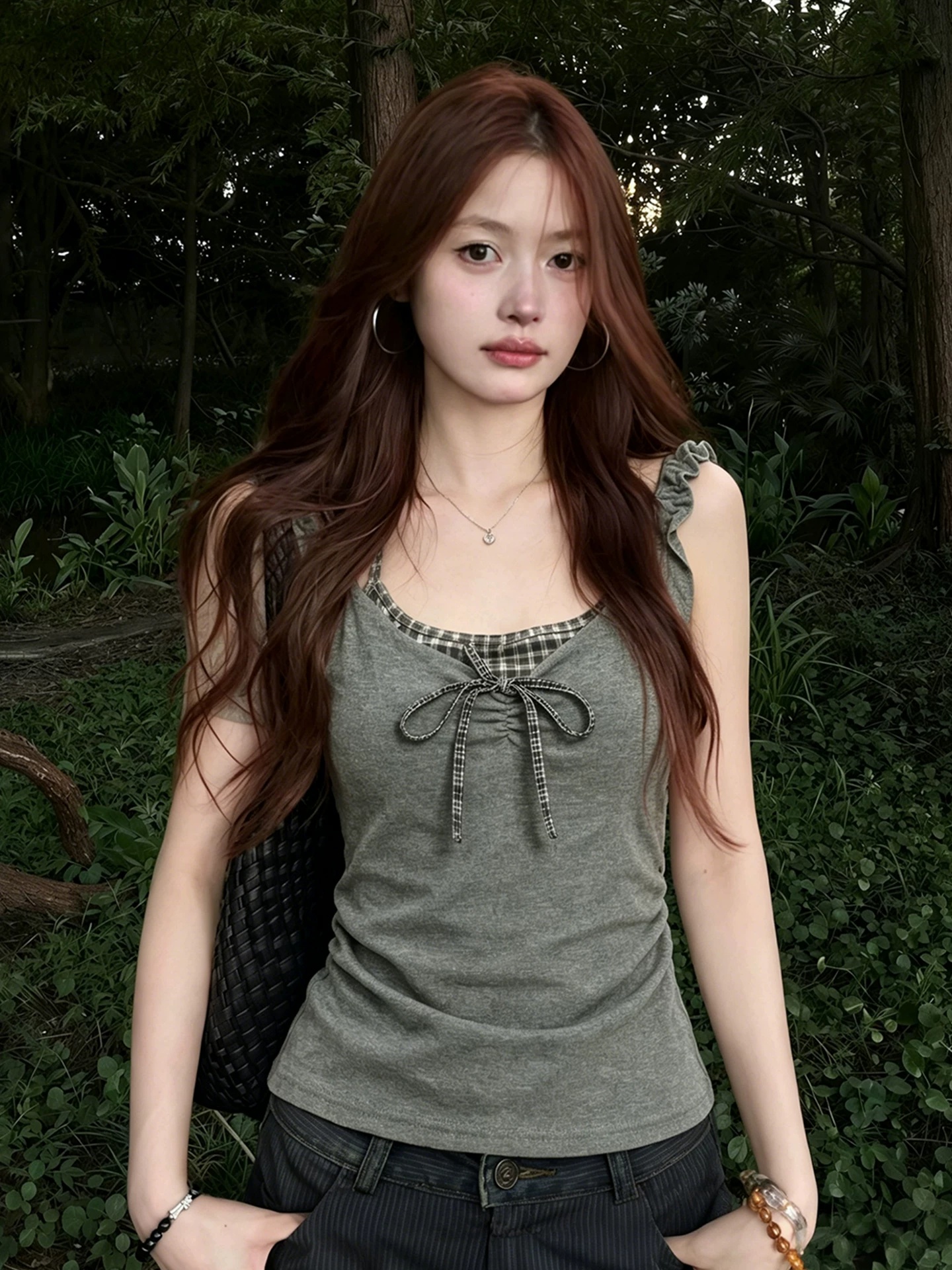 회색 체크무늬 패치워크 페이크 레이어드 나비 매듭 조끼 슬립 여성 2026 여름 슈퍼 화재 연령 감소 섹션 한 첨부 된 의류