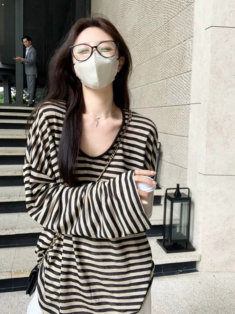 핫걸 스트라이프 자외선 차단 블라우스 여성 봄 2026 새로운 루즈핏 u 칼라 이른 가을 기본 셔츠 느긋한 외부 잡아라. 의류
