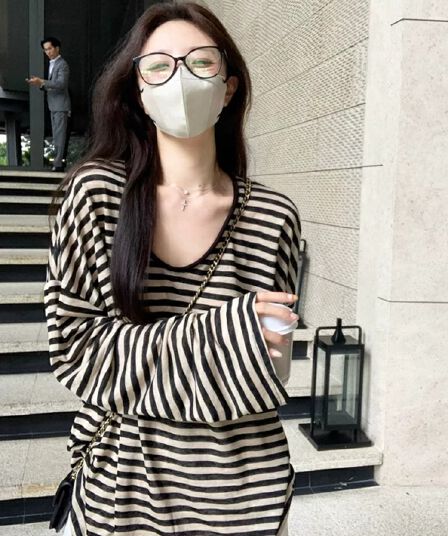 핫걸 스트라이프 자외선 차단 블라우스 여성 봄 2026 새로운 루즈핏 u 칼라 이른 가을 기본 셔츠 느긋한 외부 잡아라. 의류