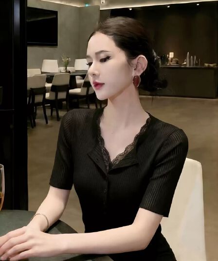 티셔츠 여성용 짧은 소매 2026 여름 고유 한 아름다운 그레이트 보지 마 명중 섹션 디자인 센스 쇼트 스타일 아름다운 긍정적 인 어깨 작은 맨위