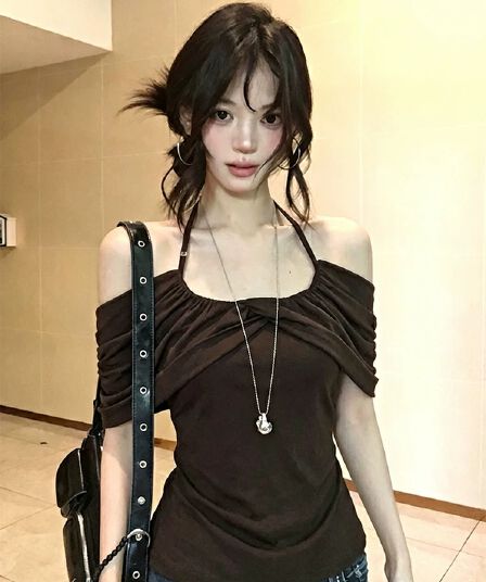 아메리칸 핫걸 바람 행침 목 슬립 오프숄더 티셔츠 여성 여름 주름 디자인 센스 허리 수축 슬림해 보이는 오프숄더 맨위