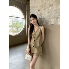 批发法式复古轻奢松弛感V领无袖马甲背心女夏季高腰显瘦短裙裤两件套