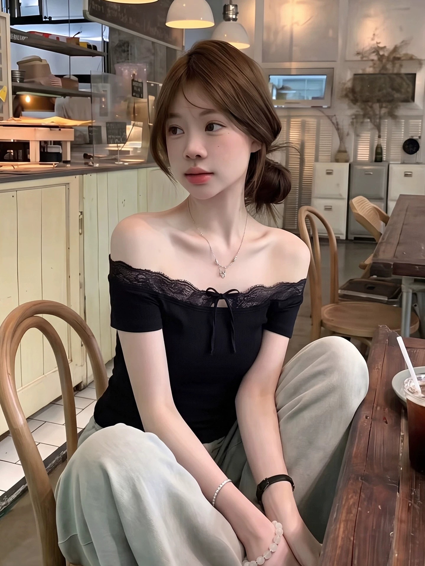 BY31031# 法式黑色蕾丝花边蝴蝶结系带一字肩短袖t恤女夏季高级感修身上衣 服裝批發女裝批發服飾貨源