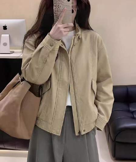 2026 가을 새로운 아메리칸 고급 센스 작은 키 카키 색 쇼트 스타일 폴로 칼라 긍정적 인 어깨 워크웨어 재킷 여성 코트