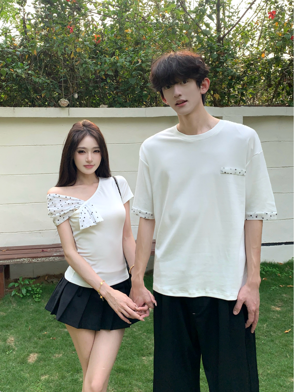 실사 여성 여름 화이트 몸매 가꾸기 핫걸 디자인 센스 오프숄더 비스듬한 어깨 의류 커플룩