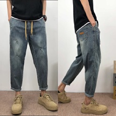 批发夏季2026牛仔裤男蓝色直筒简约破洞裤街头韩版潮流微喇阔腿九分裤