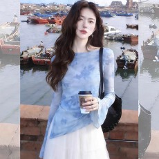 批发雾蓝星序~浅蓝色烫钻印花网纱<b class='q'>上衣</b>女早春微透不规则<b class='q'>喇叭袖</b>打底衫