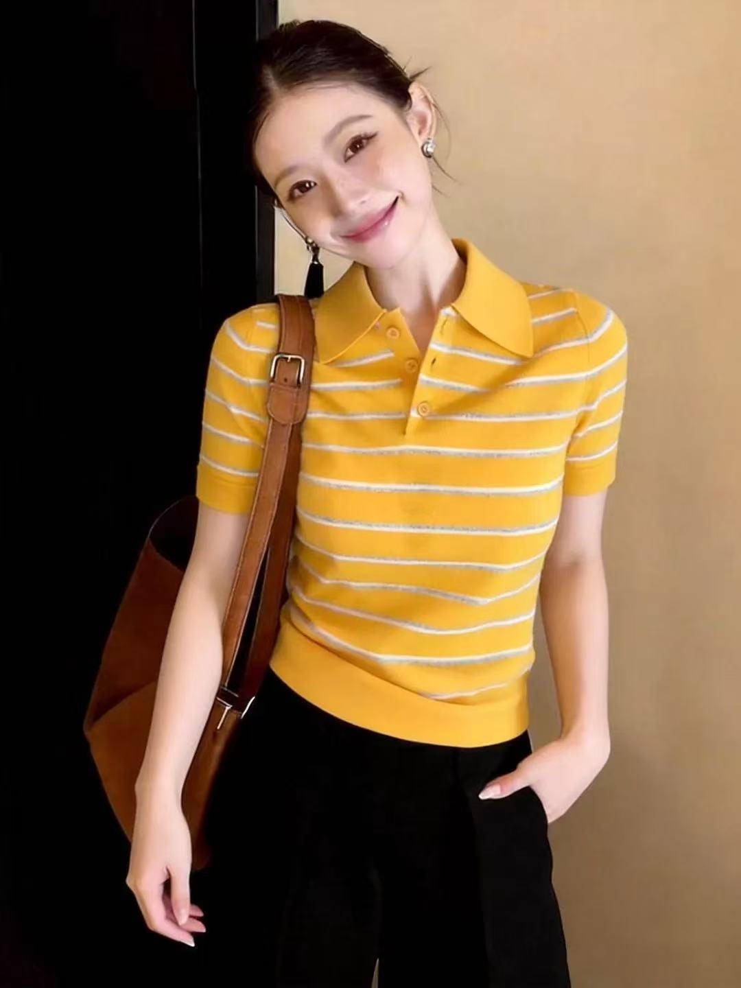 한국 스타일 빛 요리 한 바람 황색 스트라이프 POLO 셔츠 반팔 여성 2026 년 봄 새로운 품격 다용도 연령 감소 맨위