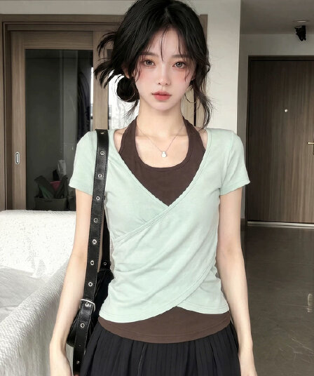 한 부서 페이크 레이어드 행침 목 반팔 티셔츠 여성 여름 디자인 센스 십자가 비틀림 몸매 가꾸기 작은 맨위