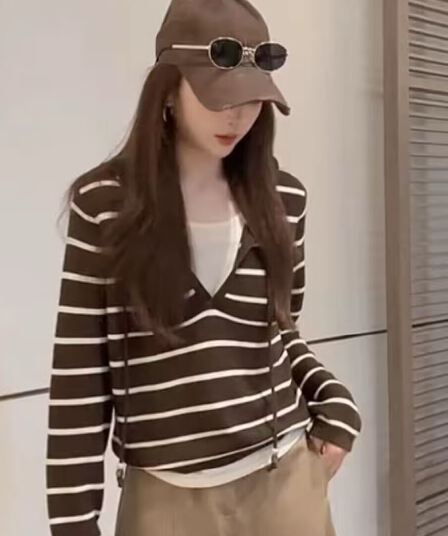 Annan uwsv 새로운 이른 가을 한 부서 작은 대중 루즈핏 캐주얼 여자 모자 셔츠 페이크 레이어드 후드 스트라이프 니트 스웨터