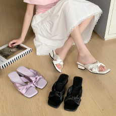 批发配裙子气质方头露趾拖鞋女夏外穿复古褶皱交叉带仙女风绝美凉拖鞋