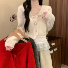 批发实拍实价 秋冬新款温柔V领绑带洋气显瘦<b class='q'>针织</b>开衫＋蕾丝吊带两件套