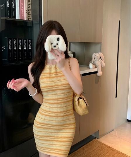실사 정가 여름 새로운 디자인 센스 작은 대중 품격 스트라이프 행침 목 백리스 허리 수축 타이트 스커트 니트 드레스